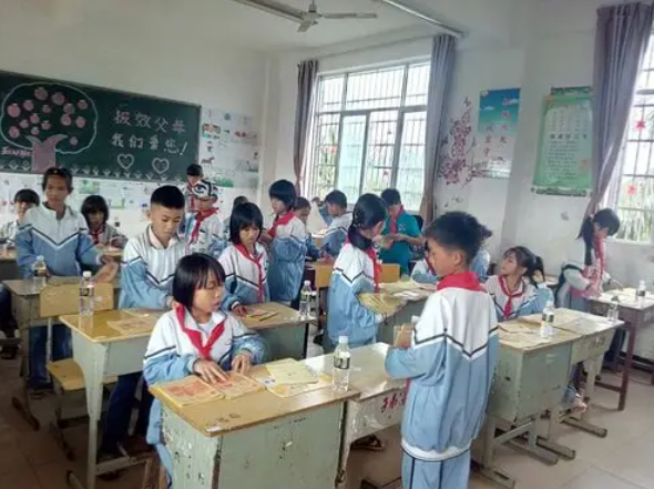 轮岗将优质资源下沉基层让村庄校园从小而弱走向小而美小而优 轮岗将优质资源下沉基层让村庄校园从小而弱走向小而美小而优